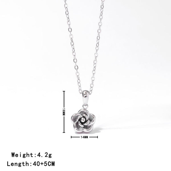 Flower pendant necklace